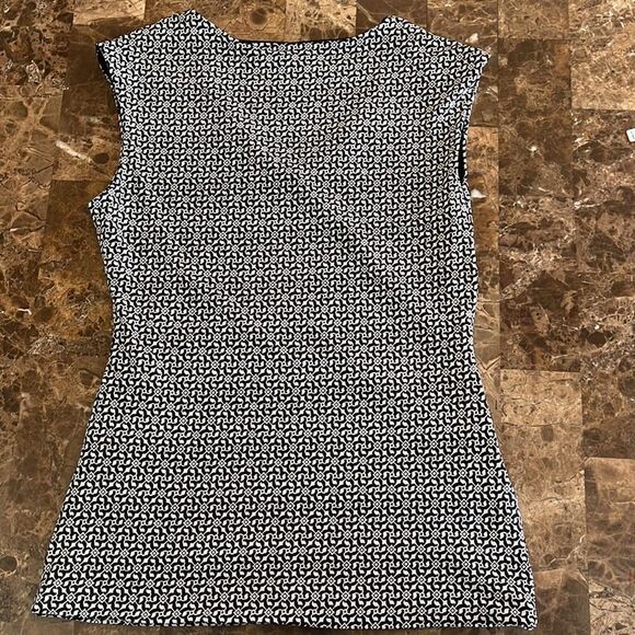 Sleeveless Top - Picture 3 of 3
